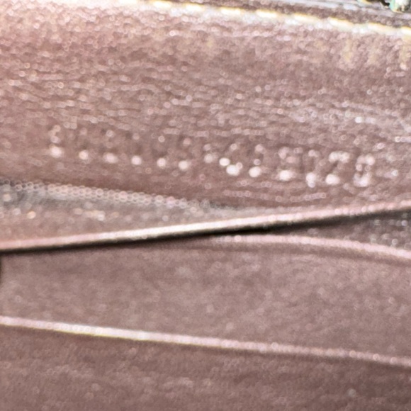 Authentic Gucci zippy PVC  wallet - Picture 3 of 12